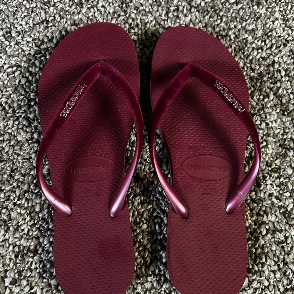 Havaianas Maroon Flip Flops size 39-40